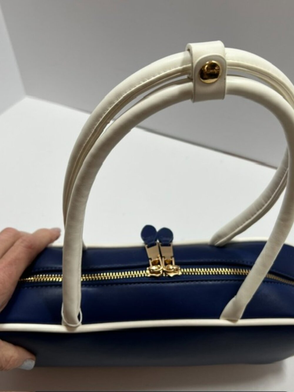 Urban Expressions Navy/White East-West Barrel Shoulder Bag PU leather NWT - Picture 3 of 6